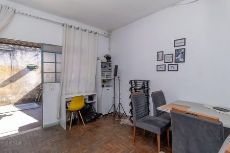 Casa à venda com 200m², 5 quartos e 3 vagas Casa à venda com 200m², 5 quartos e 3 vagasSala Casa 1