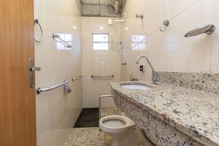 Casa à venda com 200m², 5 quartos e 3 vagas Casa à venda com 200m², 5 quartos e 3 vagasBanheiro Casa 2