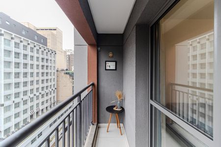 Studio para alugar com 27m², 1 quarto e sem vaga Studio para alugar com 27m², 1 quarto e sem vagaVaranda