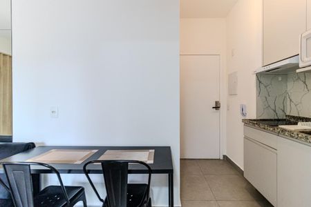 Cozinha de kitnet/studio para alugar com 1 quarto, 27m² em República, São Paulo