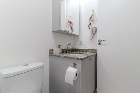 Banheiro de kitnet/studio para alugar com 1 quarto, 27m² em República, São Paulo