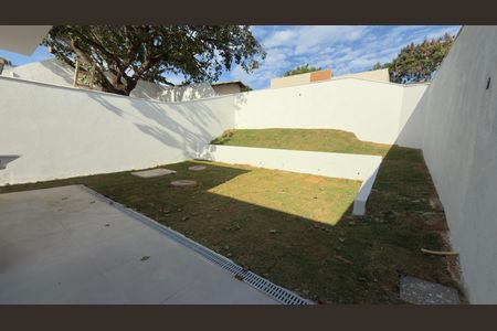 Área externa de casa à venda com 3 quartos, 130m² em Novo Santos Dumont, Lagoa Santa