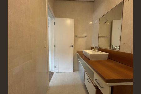 Casa para alugar com 500m², 3 quartos e 3 vagasBanheiro suíte 