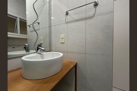 Casa para alugar com 500m², 3 quartos e 3 vagasBanheiro Social