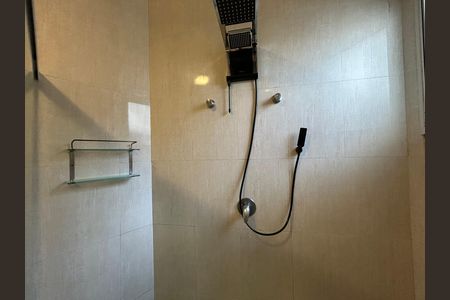 Casa para alugar com 500m², 3 quartos e 3 vagasBanheiro suíte 