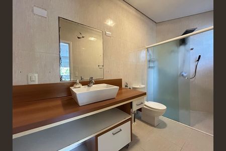 Casa para alugar com 500m², 3 quartos e 3 vagasBanheiro suíte 
