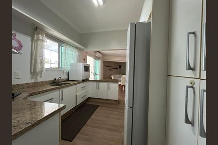 Casa para alugar com 500m², 3 quartos e 3 vagasCozinha