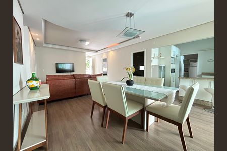 Casa para alugar com 500m², 3 quartos e 3 vagasSala