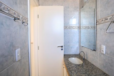 Apartamento à venda com 175m², 4 quartos e 2 vagas Apartamento à venda com 175m², 4 quartos e 2 vagasBanheiro da Suíte 1