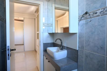 Apartamento à venda com 175m², 4 quartos e 2 vagas Apartamento à venda com 175m², 4 quartos e 2 vagasBanheiro da Suíte