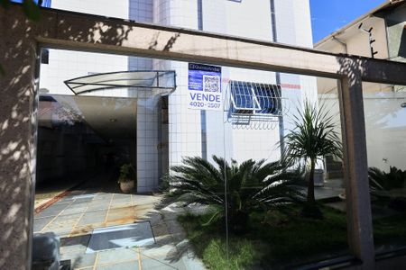 Apartamento à venda com 175m², 4 quartos e 2 vagas Apartamento à venda com 175m², 4 quartos e 2 vagasFachada com Plaquinha