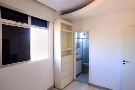 Apartamento à venda com 175m², 4 quartos e 2 vagas Apartamento à venda com 175m², 4 quartos e 2 vagasSuíte