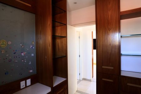 Apartamento à venda com 175m², 4 quartos e 2 vagas Apartamento à venda com 175m², 4 quartos e 2 vagasQuarto 1