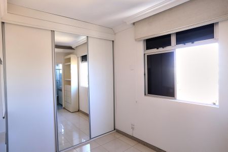 Apartamento à venda com 175m², 4 quartos e 2 vagas Apartamento à venda com 175m², 4 quartos e 2 vagasSuíte