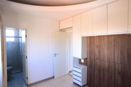 Apartamento à venda com 175m², 4 quartos e 2 vagas Apartamento à venda com 175m², 4 quartos e 2 vagasSuíte