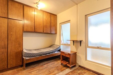 Quarto de serviço de apartamento para alugar com 3 quartos, 240m² em Floresta, Porto Alegre