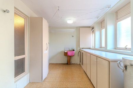 Área de serviço de apartamento para alugar com 3 quartos, 240m² em Floresta, Porto Alegre