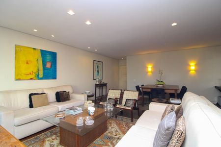 Apartamento à venda com 225m², 5 quartos e 2 vagas Apartamento à venda com 225m², 5 quartos e 2 vagasSala