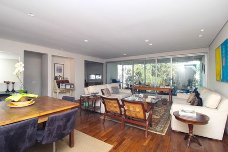 Apartamento à venda com 225m², 5 quartos e 2 vagas Apartamento à venda com 225m², 5 quartos e 2 vagasSala