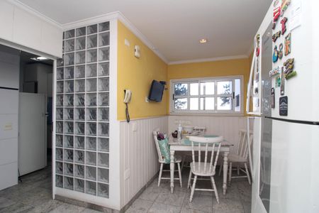 Apartamento à venda com 225m², 5 quartos e 2 vagas Apartamento à venda com 225m², 5 quartos e 2 vagasCozinha