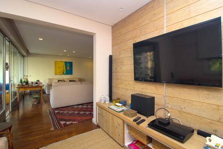Apartamento à venda com 225m², 5 quartos e 2 vagas Apartamento à venda com 225m², 5 quartos e 2 vagasSala