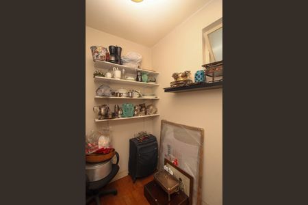 Apartamento à venda com 225m², 5 quartos e 2 vagas Apartamento à venda com 225m², 5 quartos e 2 vagasQuarto de Serviço