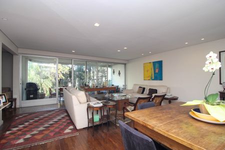 Apartamento à venda com 225m², 5 quartos e 2 vagas Apartamento à venda com 225m², 5 quartos e 2 vagasSala