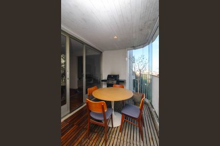Apartamento à venda com 225m², 5 quartos e 2 vagas Apartamento à venda com 225m², 5 quartos e 2 vagasVaranda