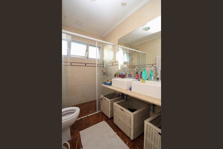 Apartamento à venda com 225m², 5 quartos e 2 vagas Apartamento à venda com 225m², 5 quartos e 2 vagasBanheiro Suíte 3