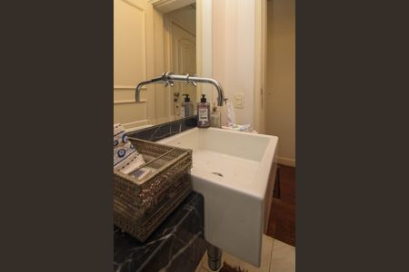 Apartamento à venda com 225m², 5 quartos e 2 vagas Apartamento à venda com 225m², 5 quartos e 2 vagasLavabo