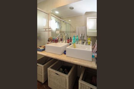 Apartamento à venda com 225m², 5 quartos e 2 vagas Apartamento à venda com 225m², 5 quartos e 2 vagasBanheiro Suíte 3