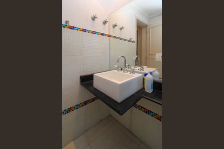 Apartamento à venda com 225m², 5 quartos e 2 vagas Apartamento à venda com 225m², 5 quartos e 2 vagasBanheiro Suíte 2