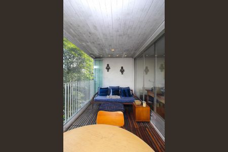 Apartamento à venda com 225m², 5 quartos e 2 vagas Apartamento à venda com 225m², 5 quartos e 2 vagasVaranda
