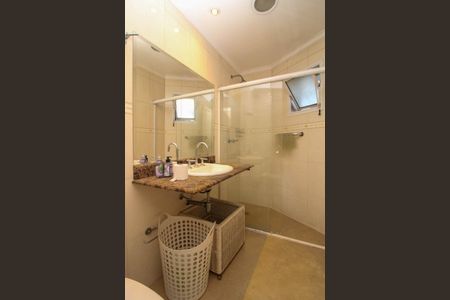 Apartamento à venda com 225m², 5 quartos e 2 vagas Apartamento à venda com 225m², 5 quartos e 2 vagasBanheiro Suíte 1