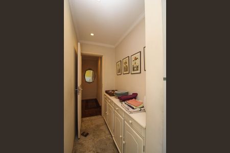 Apartamento à venda com 225m², 5 quartos e 2 vagas Apartamento à venda com 225m², 5 quartos e 2 vagasCorredor