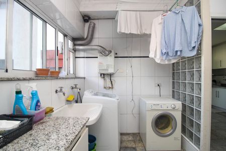 Apartamento à venda com 225m², 5 quartos e 2 vagas Apartamento à venda com 225m², 5 quartos e 2 vagasÁrea de Serviço