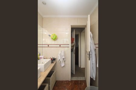 Apartamento à venda com 225m², 5 quartos e 2 vagas Apartamento à venda com 225m², 5 quartos e 2 vagasBanheiro Suíte 3