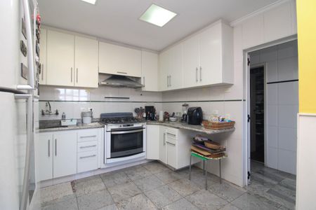 Apartamento à venda com 225m², 5 quartos e 2 vagas Apartamento à venda com 225m², 5 quartos e 2 vagasCozinha