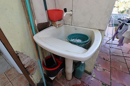Área de serviço de casa à venda com 2 quartos, 360m² em Bom Jesus, Porto Alegre