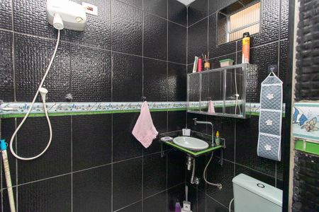 Casa à venda com 273m², 3 quartos e 5 vagasBanheiro do Salão de festas