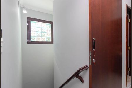 Casa à venda com 273m², 3 quartos e 5 vagasEscada