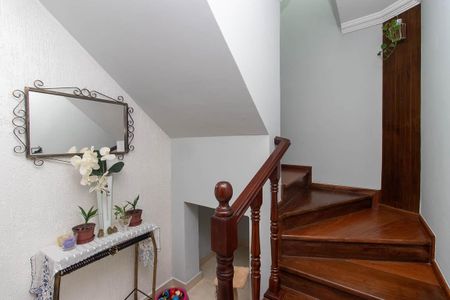 Casa à venda com 273m², 3 quartos e 5 vagasEscada