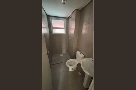 Banheiro de apartamento para alugar com 2 quartos, 47m² em Jardim Sao Luiz, Embu das Artes