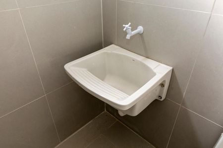 BANHEIRO de kitnet/studio para alugar com 1 quarto, 52m² em Centro, Campinas