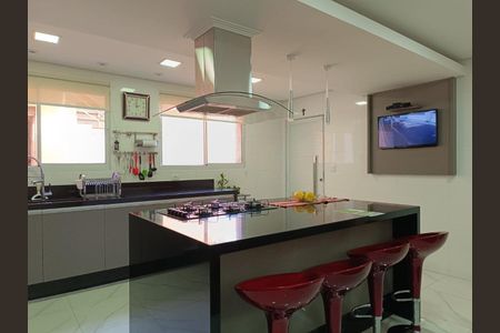 Casa à venda com 4 quartos, 241m² em Vila Pauliceia, São Paulo