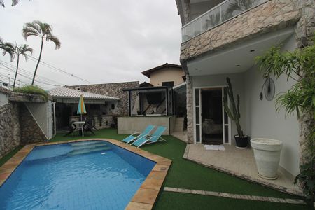 Casa à venda com 424m², 3 quartos e 5 vagasQuintal