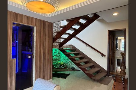 Casa à venda com 424m², 3 quartos e 5 vagas Casa à venda com 424m², 3 quartos e 5 vagasSala 1 - Adega