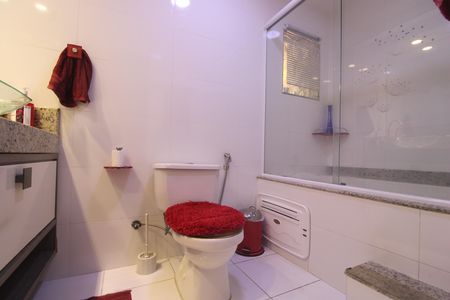 Casa à venda com 424m², 3 quartos e 5 vagasBanheiro da suíte 2