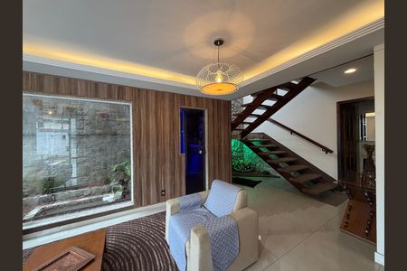 Casa à venda com 424m², 3 quartos e 5 vagas Casa à venda com 424m², 3 quartos e 5 vagasSala 1