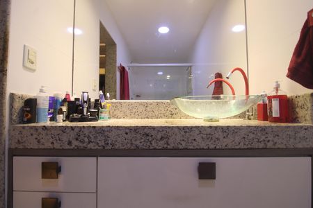 Casa à venda com 424m², 3 quartos e 5 vagasBanheiro da suíte 2